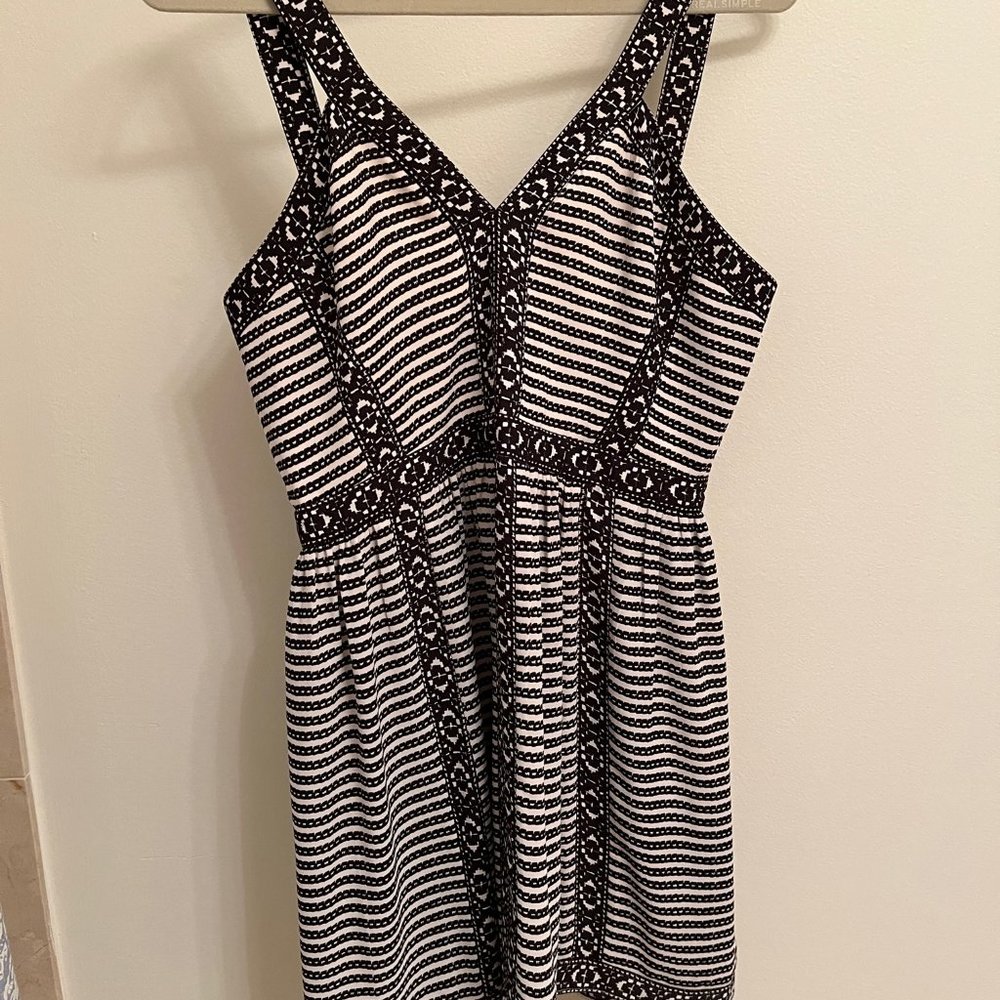 BCBGMaxazria Black and White V neck Dress, Medium